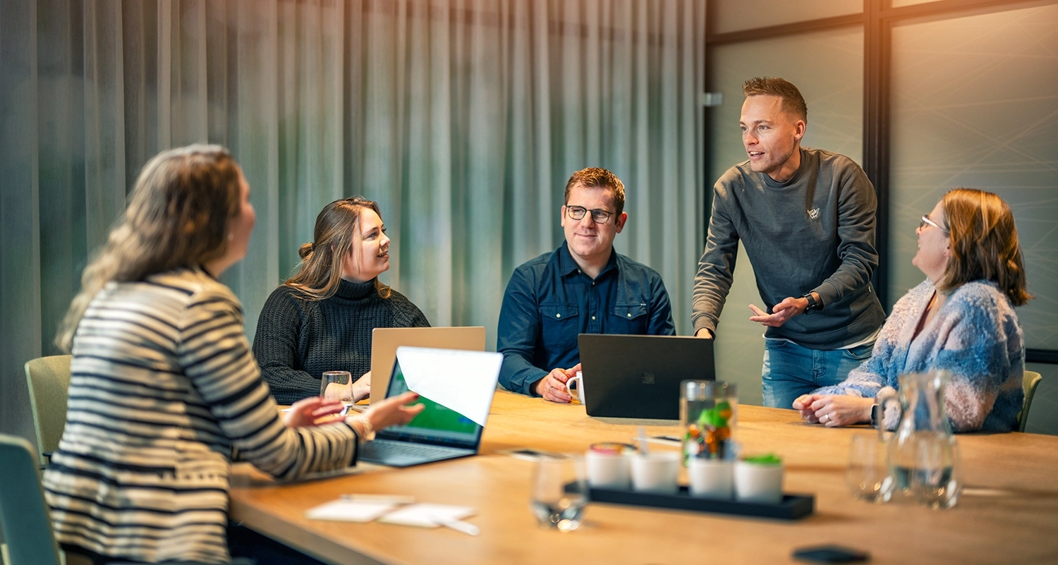 Vergadering Wieke Alison Bastiaan Frank Amarins